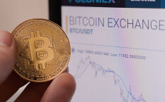 Озвучены причины рекордного падения цены биткоина